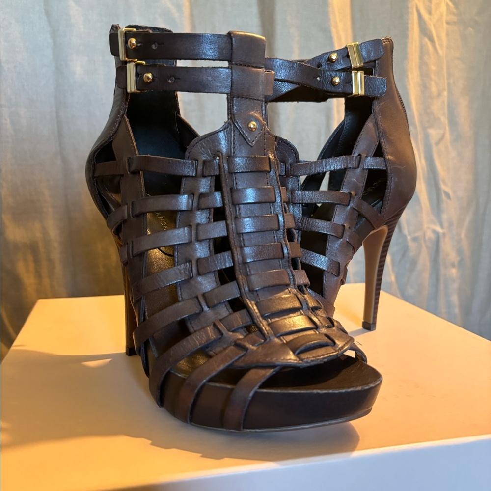 BCBGeneration brown heals size 6.5